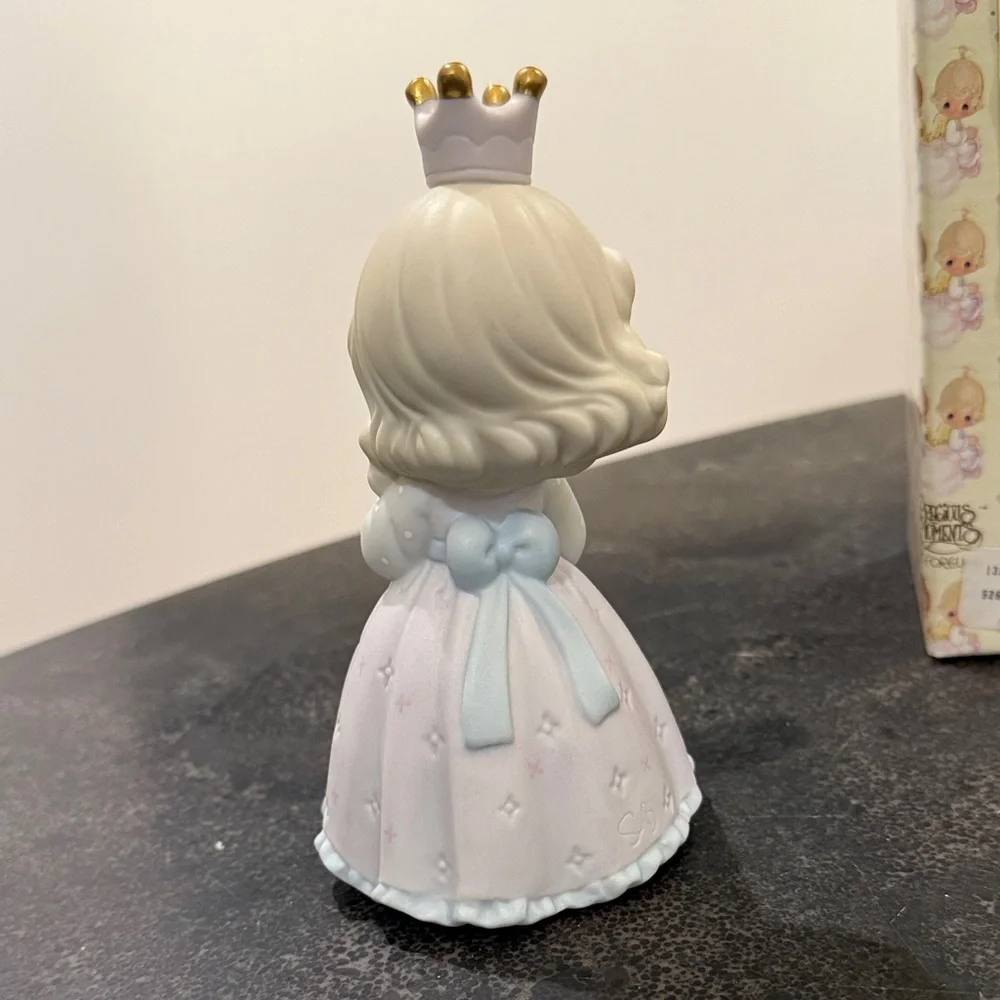 Precious Moments Royal Pair with Gold Crowns - Picture 6 of 8